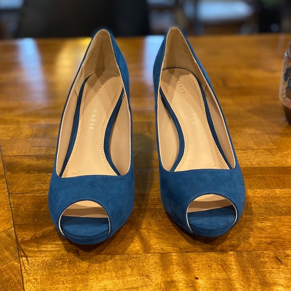 Kelly & Katie Shoes - 🦚 NWOT Teal Kelly & Katie Peep Toe Pumps Sz 6.5